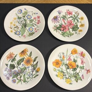 Vintage Collectible Wedgewood/Avon Wildflowers of the United States Plates.